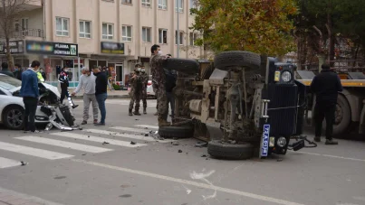 Otomobilin çarptığı zırhlı polis aracı devrildi