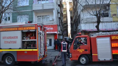 Diyarbakır'da bir binanın çatısında çıkan yangın korkuttu