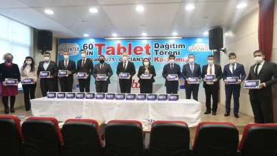 Gaziantep’te öğrencilere ücretiz tablet dağıtımı sürüyor