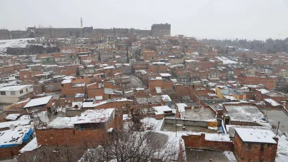 Kar yağışı Diyarbakır'ın tarihi güzelliklerine güzellik kattı