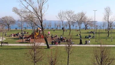 Havanın güzelliğini fırsat bilen halk park ve meydanlara akın etti