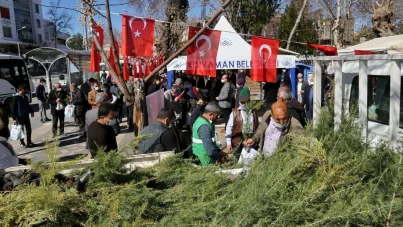 Adıyaman Belediyesi fidan dağıtımı gerçekleştirdi