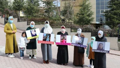 ​Doğu Türkistanlı anneler evlatları için başlattıkları yürüyüş kapsamında Ankara'ya ulaştı