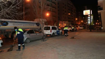 İpekyolu Belediyesinden gece temizliği: 3 ton çöp toplandı